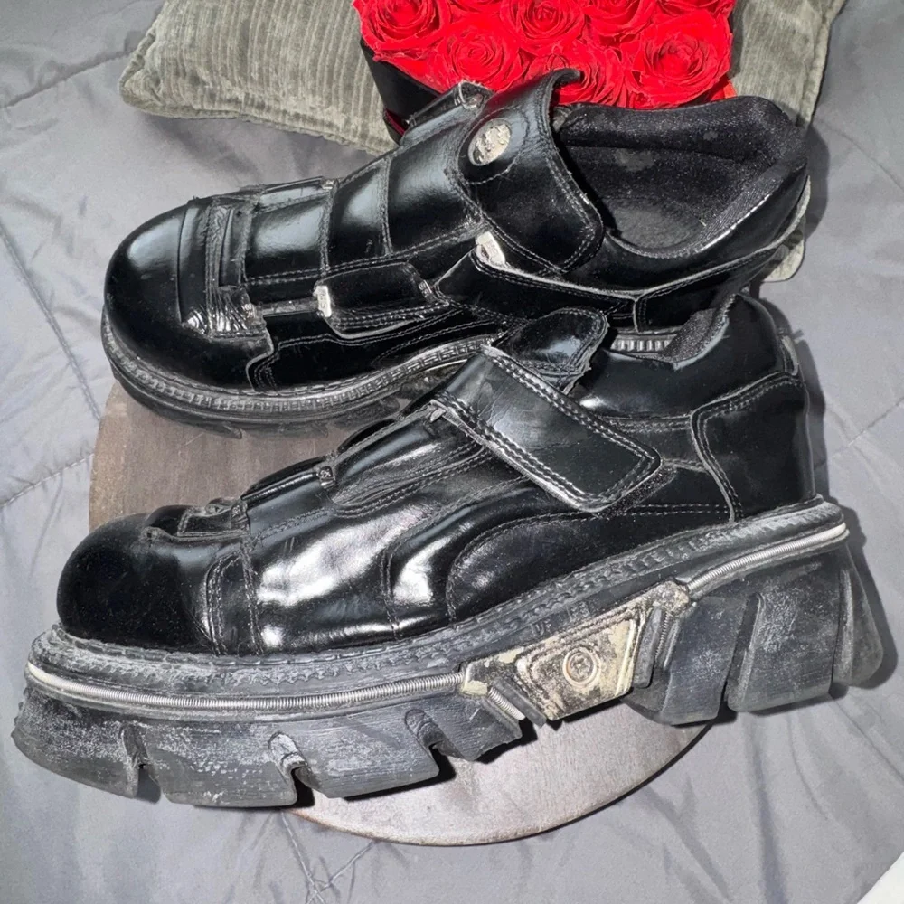 💥SALE💥Aldo Stone Ridge Chunky Tech Sole Strap Black Leather Industrial EU 46